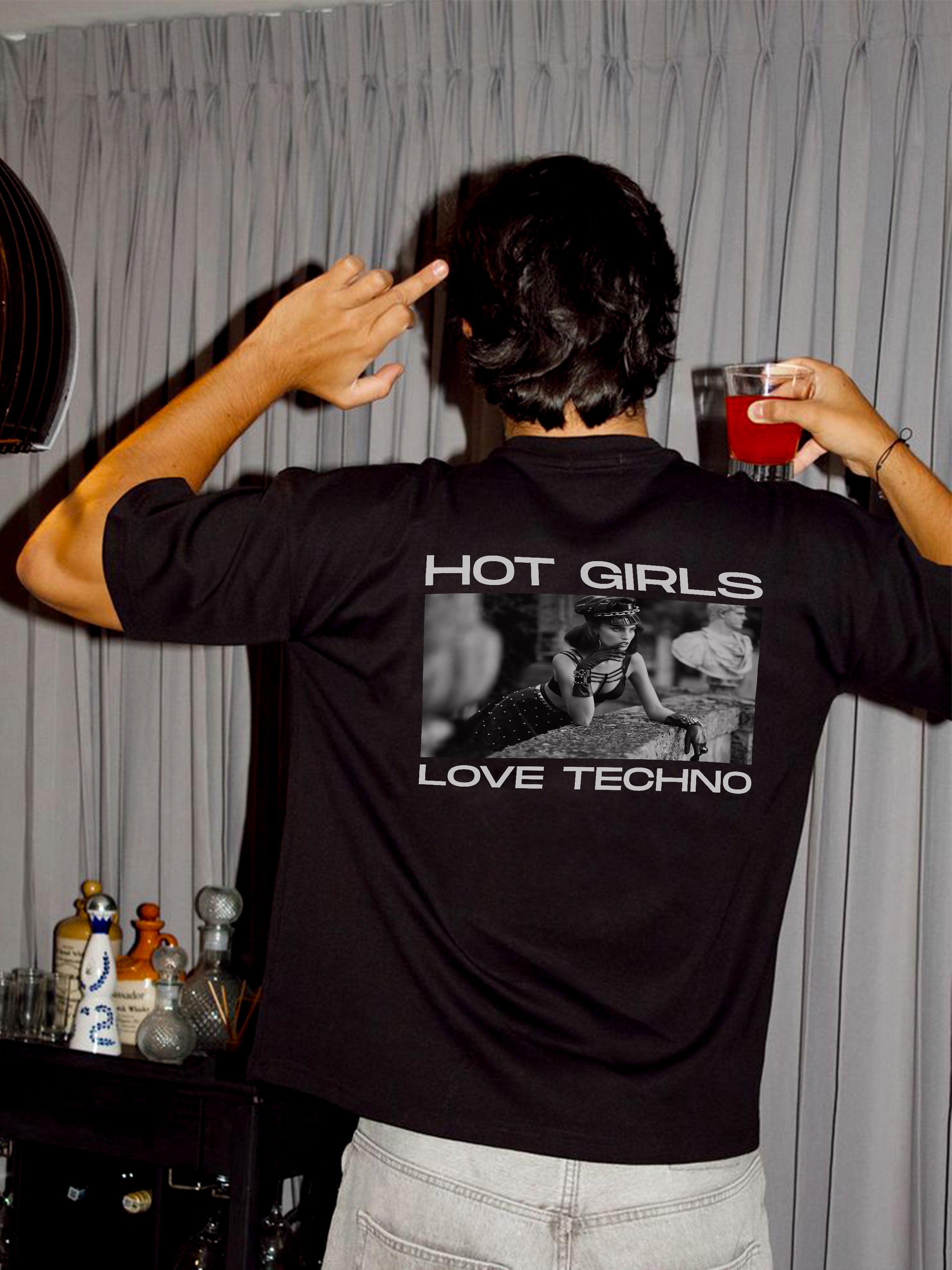Hot Girls Love Techno T-shirt
